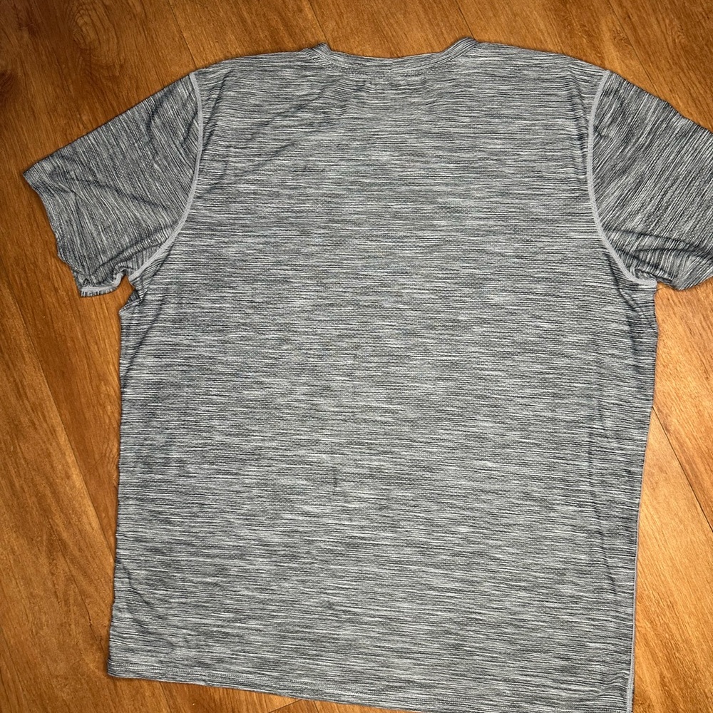 TYR Gray Short Sleeve Tee Athletic Cut - Picture 2 of 2